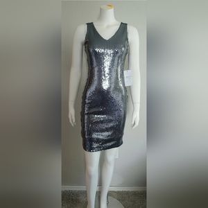 NWT CARMEN MARC VALVO SEQUIN SILVER SHIFT DRESS V-NECK PARTY COCKTAIL Size XS